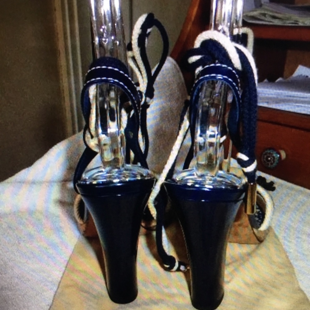 LOUIS VUITTON Heels - Picture 5 of 8